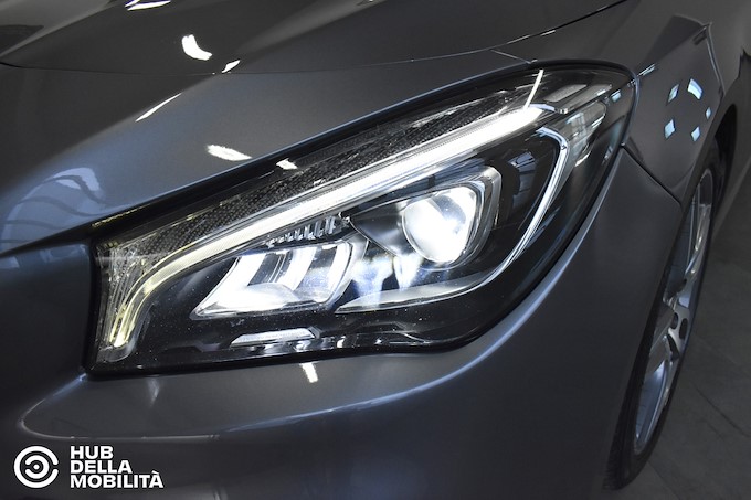 MERCEDES-BENZ CLA 180 d Automatic Premium